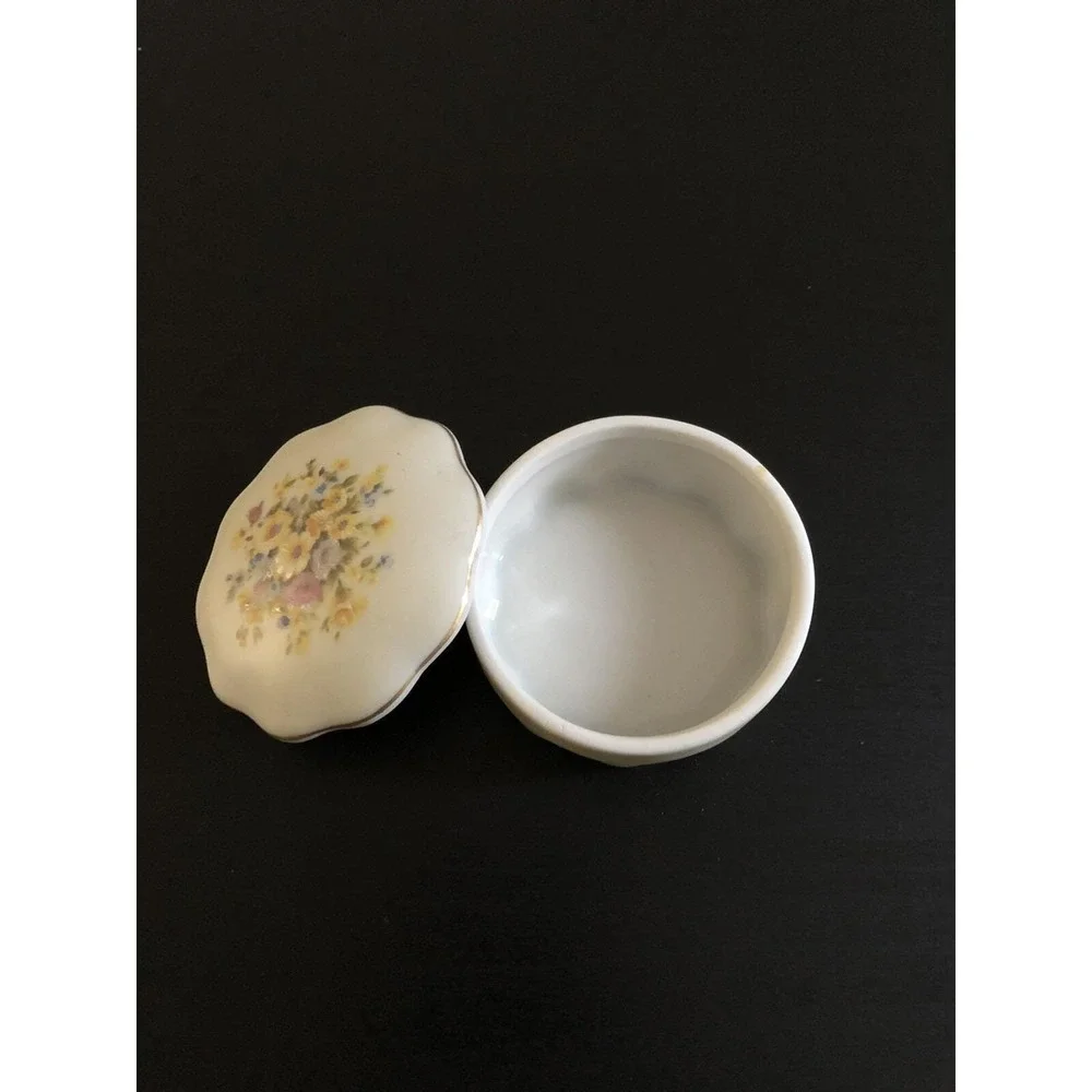 Vintage Round White Floral Porcelain Trinket Box w/ Lid